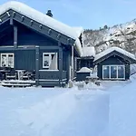 Feriehus With Views Of River And Mountains