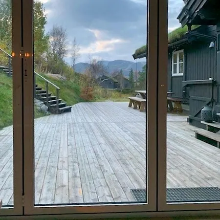 With Views Of River And Mountains Feriehus