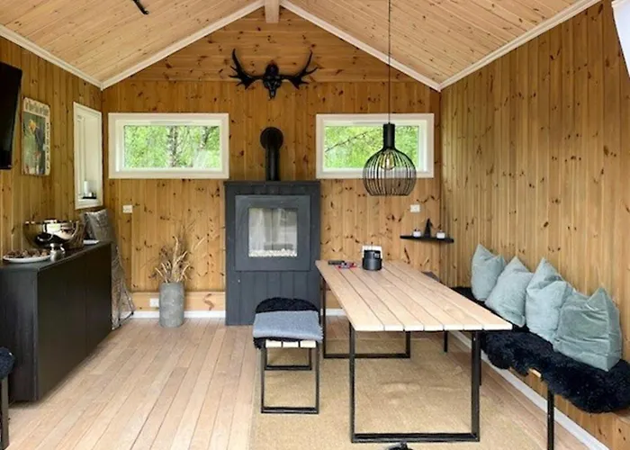 With Views Of River And Mountains Semesterbostad Dirdal